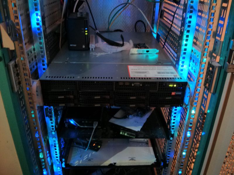 Datei:Backspace server inhouse.jpg