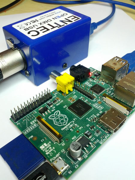 Datei:Dmx lighting hardware.jpg