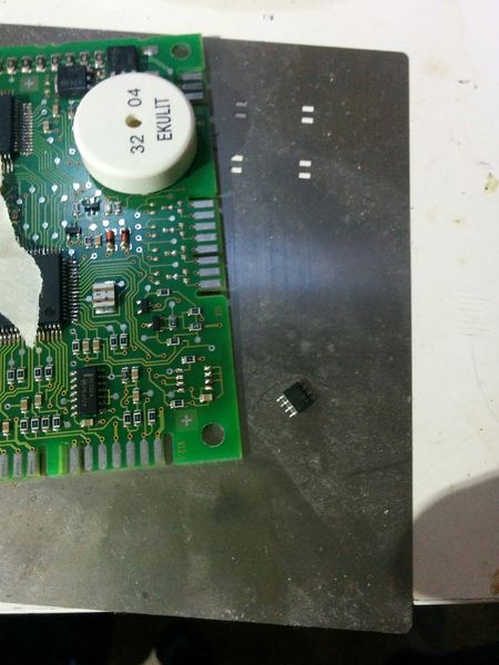 Datei:Induktion eeprom ausgelötet.jpg
