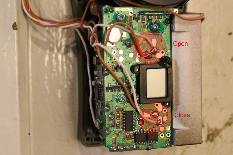 Datei:Schloss wires.jpg
