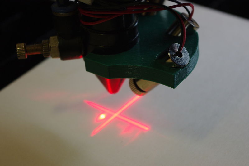 Datei:Targeting-laser-defocussed.jpg