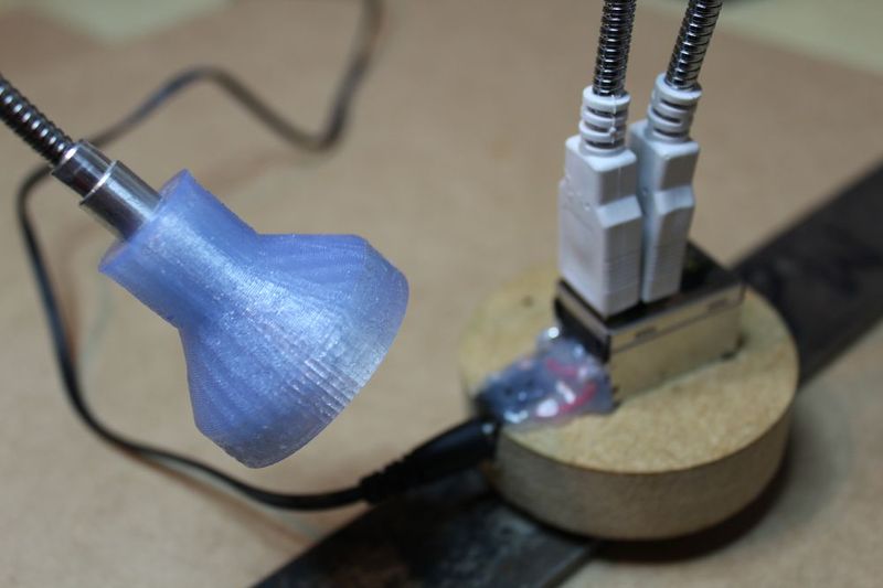Datei:08-biegsameArbeitslampe klein.jpg
