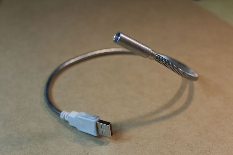 Datei:01-biegsameArbeitslampe klein.jpg